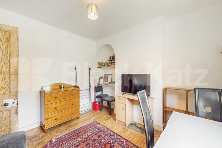 Charming three bedroomed apartment Congreve street, Elephant and Castle